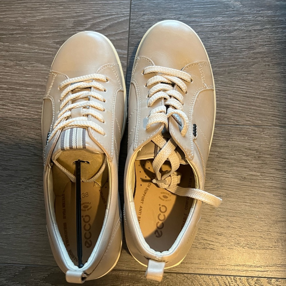 Never Worn Ecco Women’s shoes